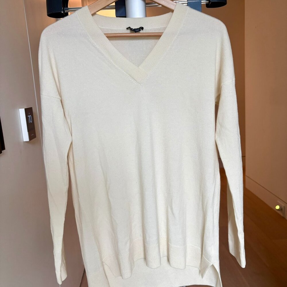 Theory cream wool sweater | size L | V-neck | luxe knit
